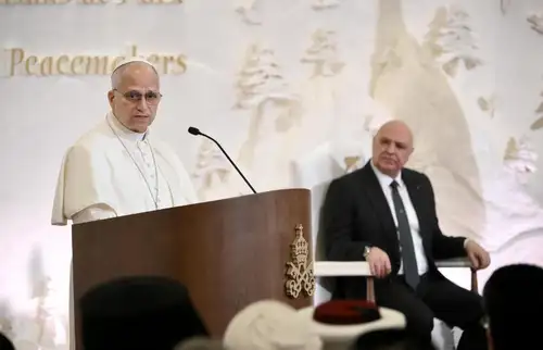 البابا لاوُن الرابع عشر يلتقي ممثلي السلطات والمجتمع المدني في لبنان