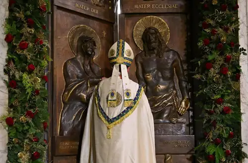 الكاردينال ماكريكاس يترأس رتبة إقفال الباب المقدس في بازيليك القديسة مريم الكبرى