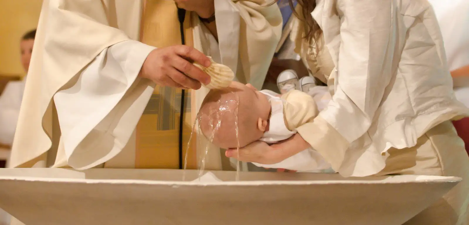 سرّ الله وسرّ ولادتنا الثانية بالمعمودية