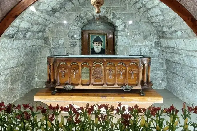 مار شربل والعذراء