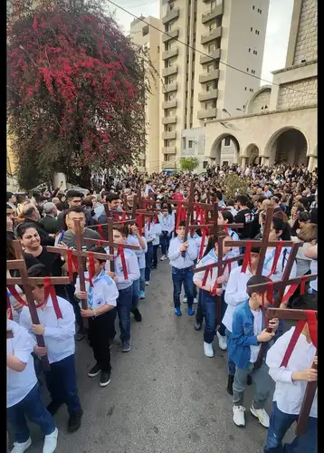 نسجد لك ايها المسيح ونباركك لأنك بصليبك المقس خلصت العالم