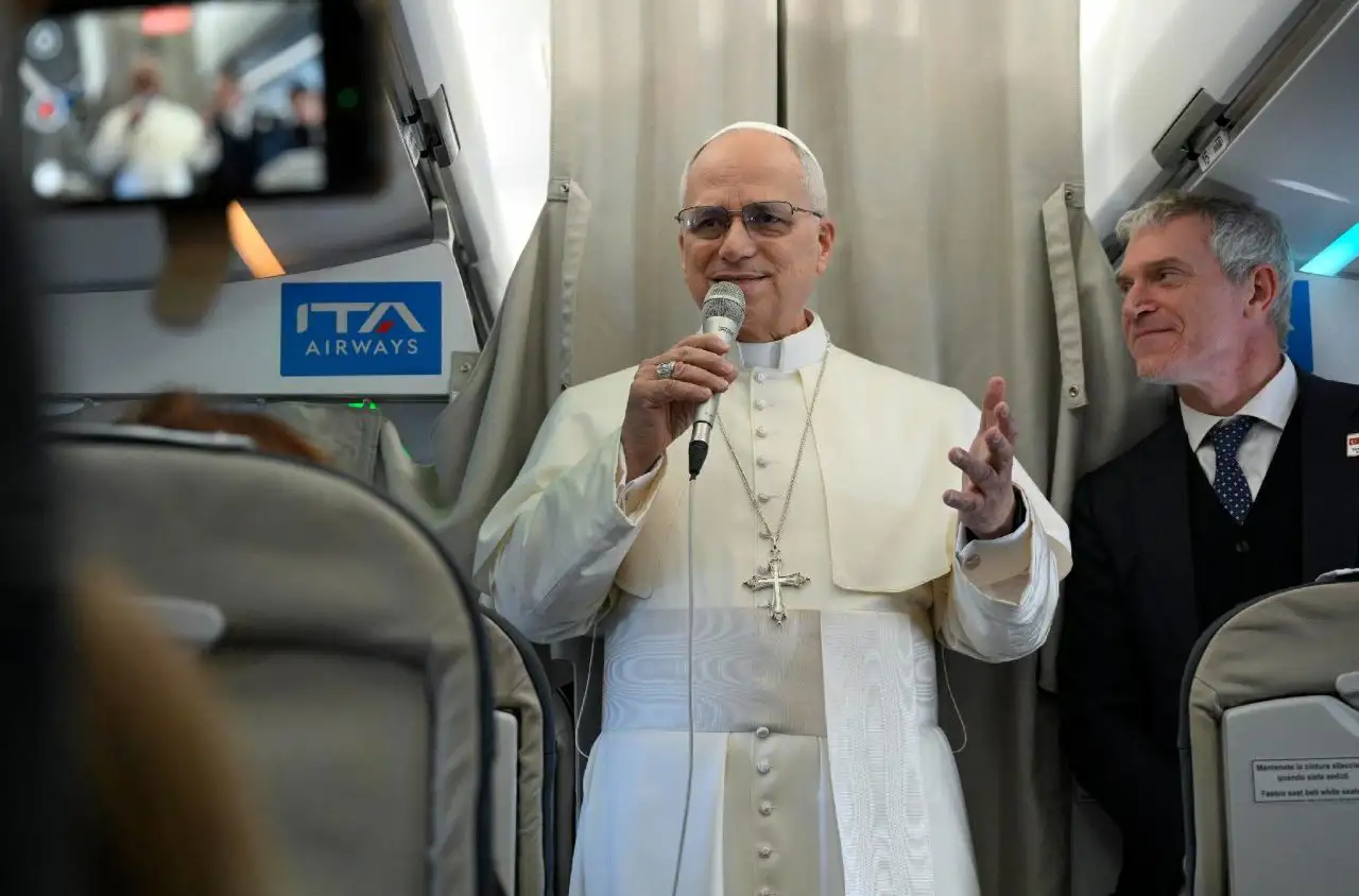 البابا لاوُن الرابع عشر خلال التوجه إلى أنقرة